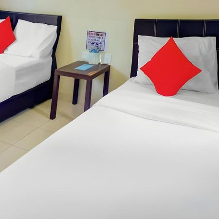 Super Oyo 89896 Sedili Inn Resort Kota Tinggi Zewnętrze zdjęcie