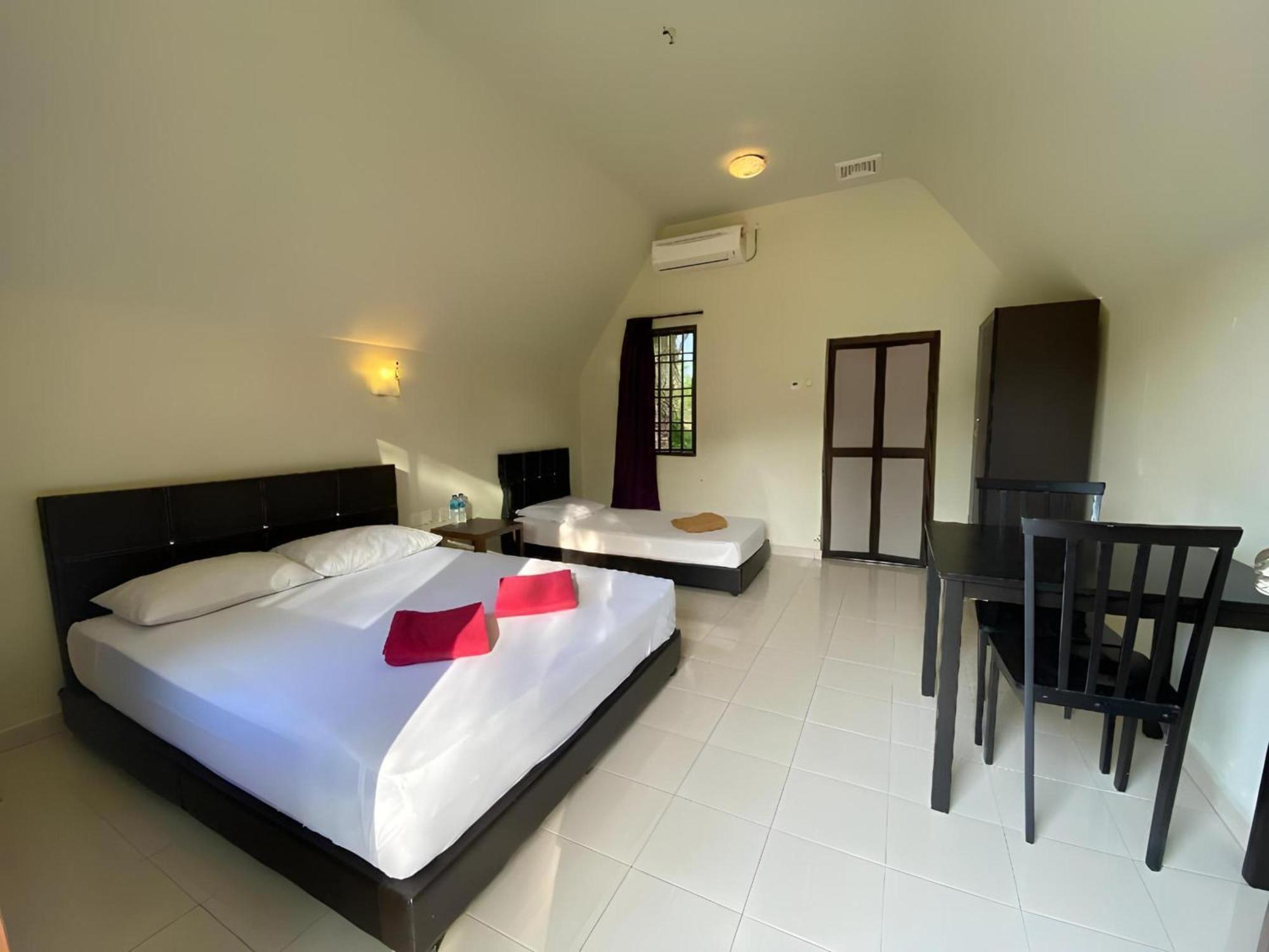 Super Oyo 89896 Sedili Inn Resort Kota Tinggi Zewnętrze zdjęcie