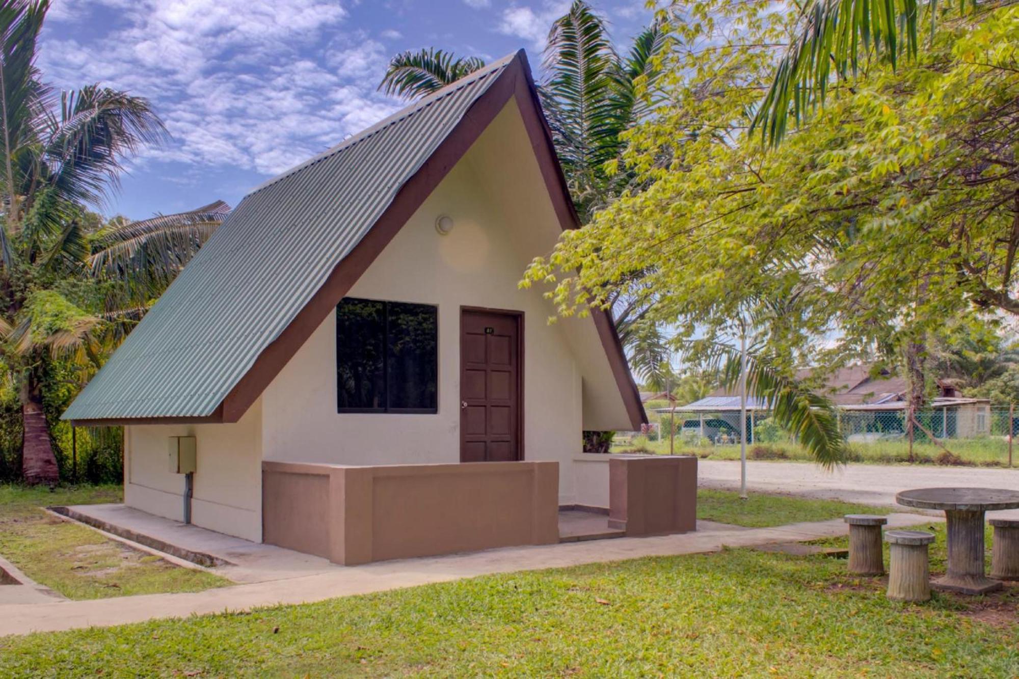 Super Oyo 89896 Sedili Inn Resort Kota Tinggi Zewnętrze zdjęcie